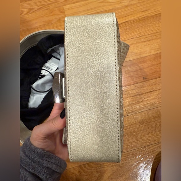 Givenchy - Picture 8 of 10